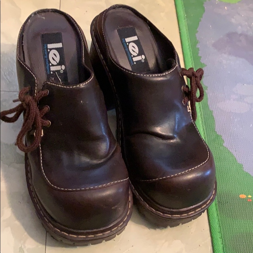 Brown wedged clog